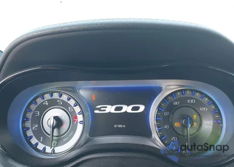 2018 Chrysler 300 300S z USA, uszkodzony, nr VIN 2C3CCABG3JH191564